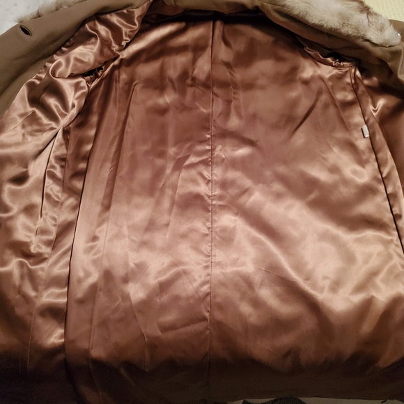 Lorandale Pure Wool 3 Button Coat w/Genuine Fox Fur Collar, Beige/Tan - Picture 9 of 12